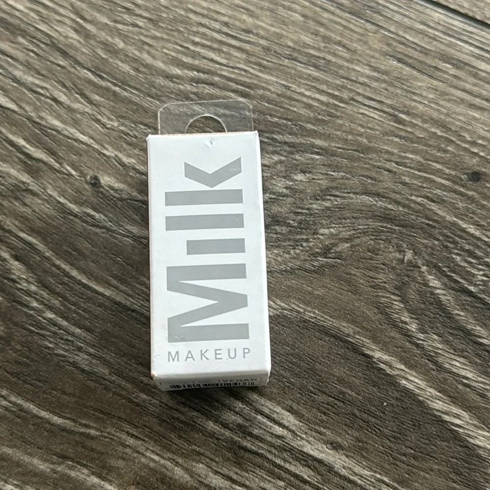 MILK MAKEUP HIGHLIGHTER